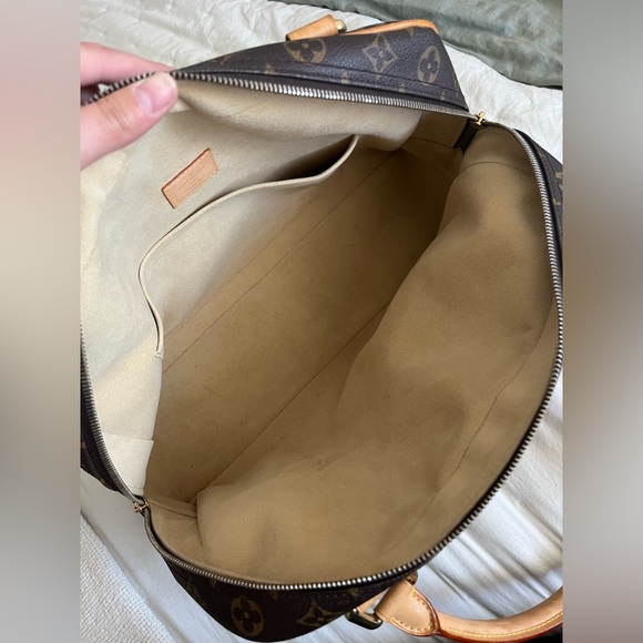 AUTHENTIC Louis Vuitton purse. - Picture 4 of 6